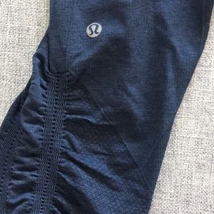 lululemon athletica Pants - Lululemon crops size 4 lululemon athletica Pants - Lululemon crops size 4